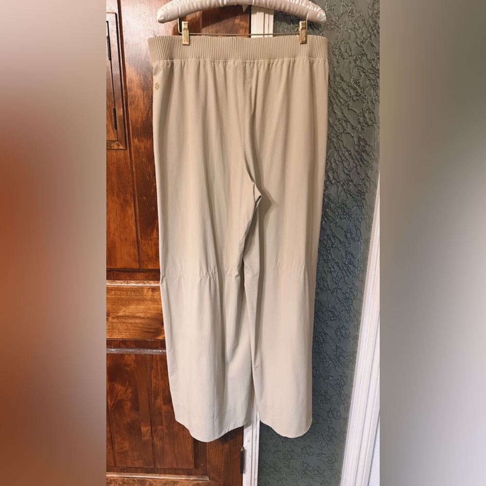🆕 Lululemon wide leg high rise pants with pockets
